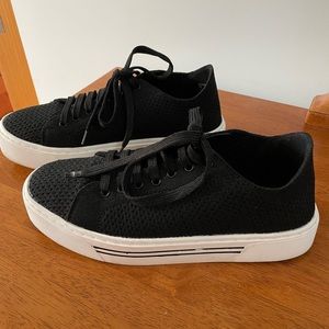 Steve Madden platform tie up sneakers